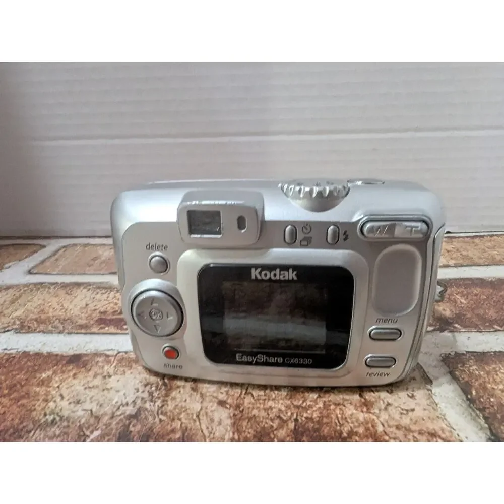 Kodak EasyShare CX6330 3.1MP Digital Camera - FOR PARTS - Does Not Power On